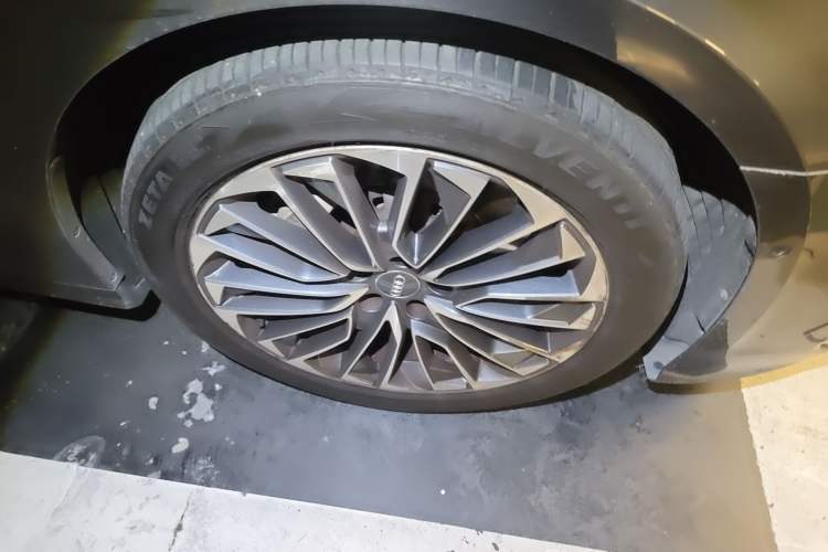 Used Audi A6L New Energy 2020 55 TFSI e quattro Right Front Wheel Hub