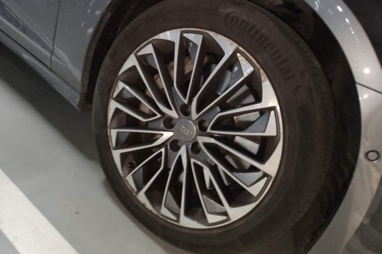 Used Audi A6L New Energy 2020 55 TFSI e quattro Right Front Wheel Hub