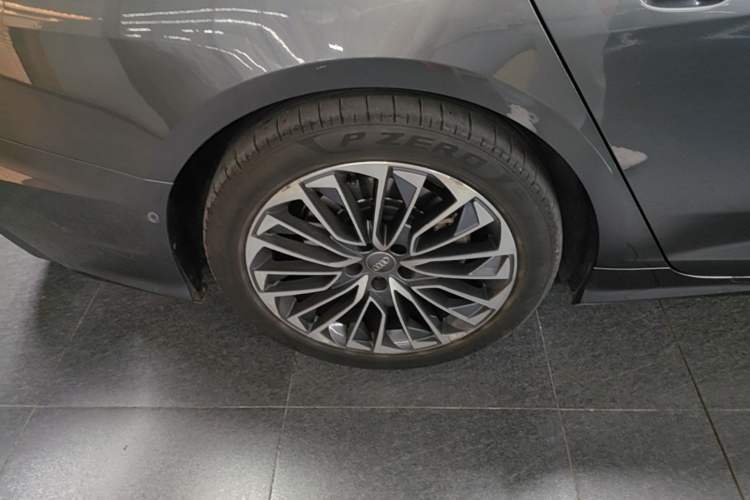 Used Audi A6L New Energy 2020 55 TFSI e quattro Right Rear Wheel Hub