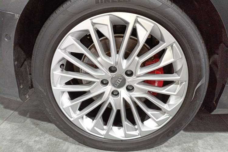 Used Audi A6L New Energy 2020 55 TFSI e quattro Right Rear Wheel Hub