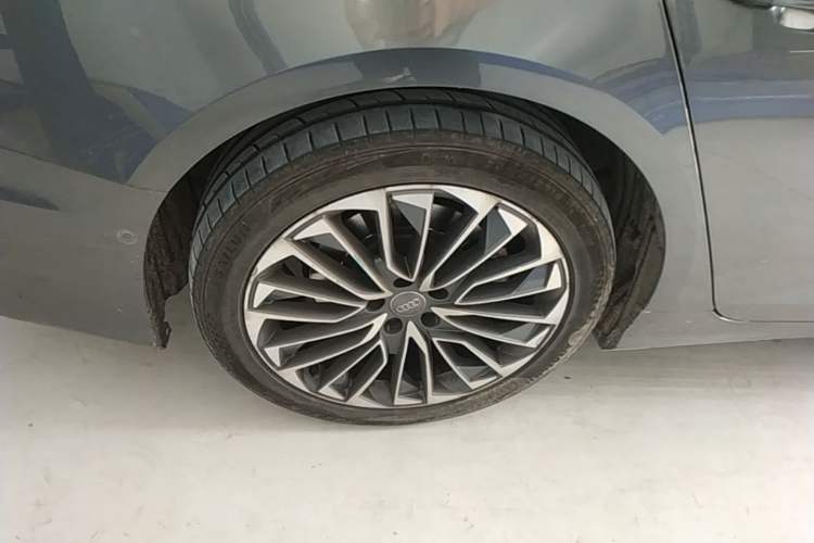 Used Audi A6L New Energy 2020 55 TFSI e quattro Right Rear Wheel Hub