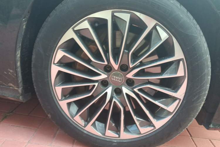 Used Audi A6L New Energy 2020 55 TFSI e quattro Right Front Wheel Hub