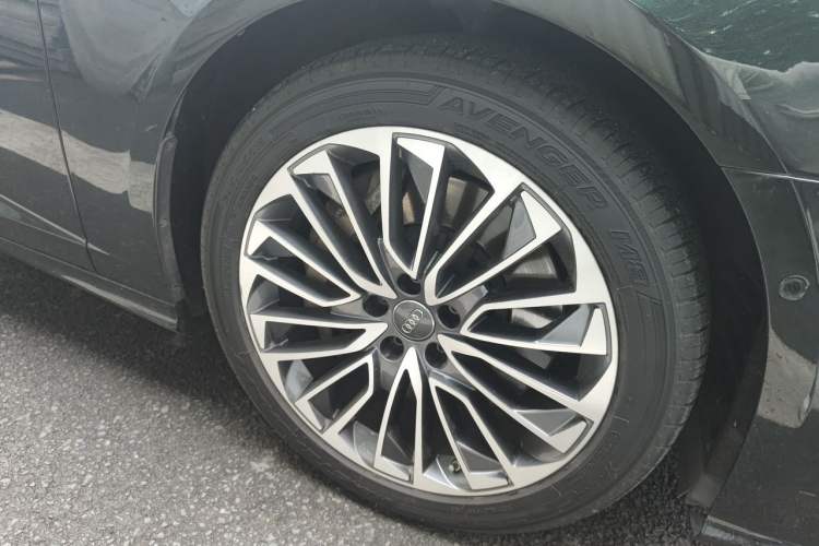 Used Audi A6L New Energy 2020 55 TFSI e quattro Right Front Wheel Hub