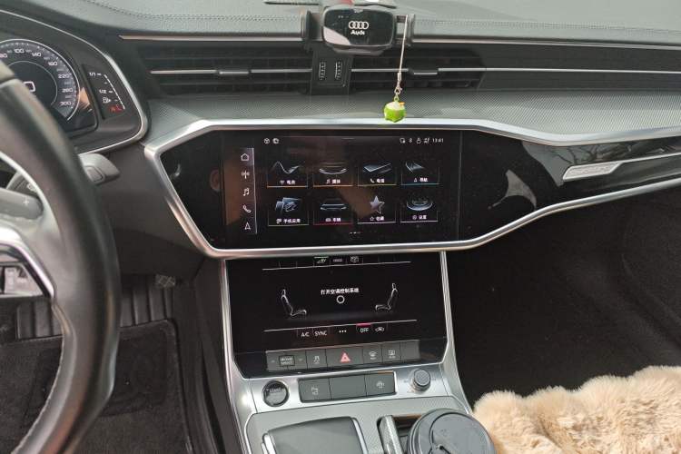 Used Audi A6L New Energy 2022 55 TFSI e quattro Audio And AC Panel