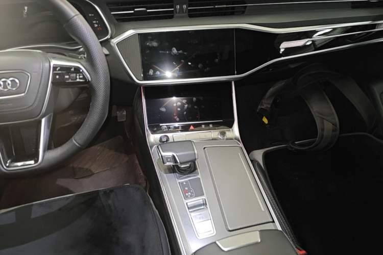 Used Audi A6L New Energy 2022 55 TFSI e quattro Audio And AC Panel