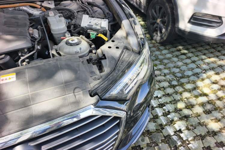 Used Audi A6L New Energy 2022 55 TFSI e quattro Engine Bay Left
