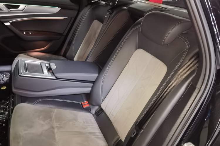 Used Audi A6L New Energy 2022 55 TFSI e quattro Interior 4