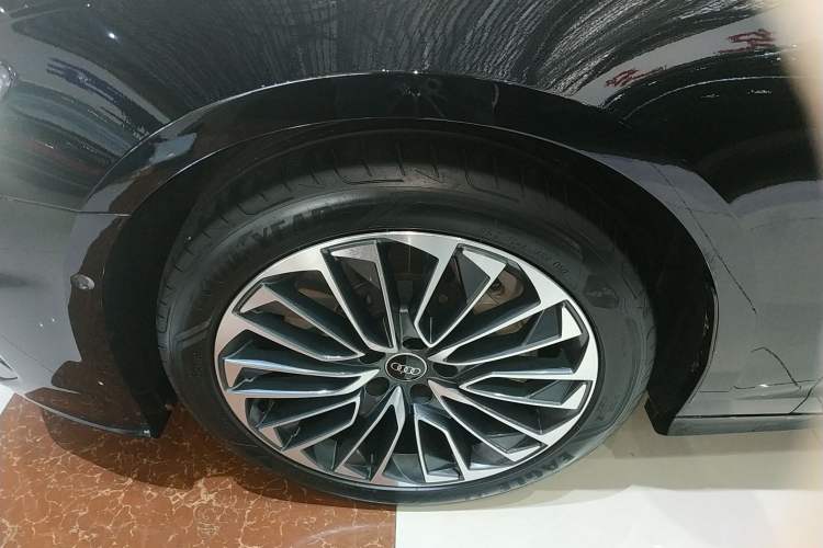 Used Audi A6L New Energy 2022 55 TFSI e quattro Left Front Wheel Hub