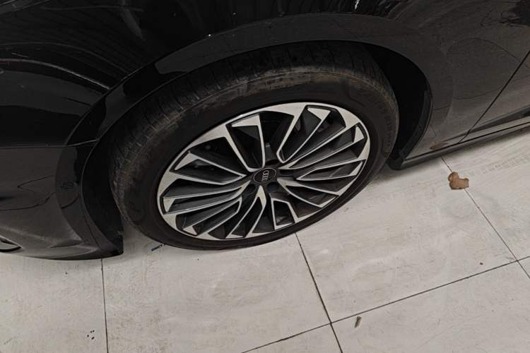 Used Audi A6L New Energy 2022 55 TFSI e quattro Left Front Wheel Hub