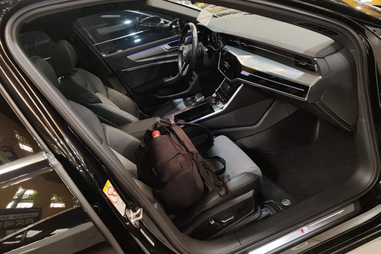 Used Audi A6L New Energy 2022 55 TFSI e quattro Right Front Seat