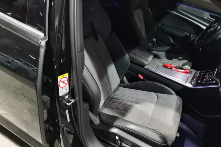 Used Audi A6L New Energy 2022 55 TFSI e quattro Right Front Seat
