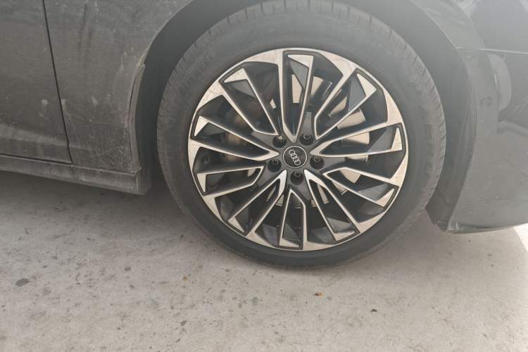 Used Audi A6L New Energy 2022 55 TFSI e quattro Right Front Wheel Hub