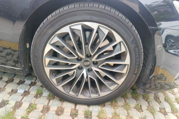 Used Audi A6L New Energy 2022 55 TFSI e quattro Right Front Wheel Hub