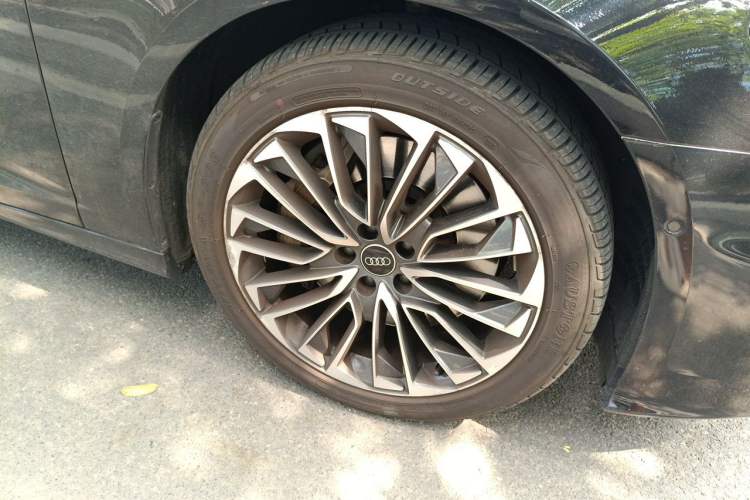 Used Audi A6L New Energy 2022 55 TFSI e quattro Right Front Wheel Hub