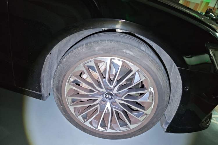 Used Audi A6L New Energy 2022 55 TFSI e quattro Right Front Wheel Hub