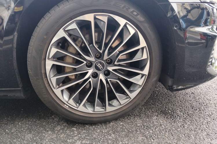 Used Audi A6L New Energy 2022 55 TFSI e quattro Right Front Wheel Hub