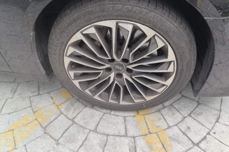 Used Audi A6L New Energy 2022 55 TFSI e quattro Right Front Wheel Hub