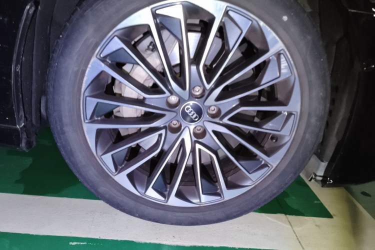 Used Audi A6L New Energy 2022 55 TFSI e quattro Right Front Wheel Hub