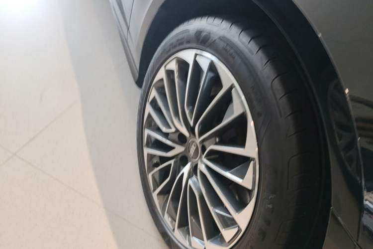Used Audi A6L New Energy 2022 55 TFSI e quattro Right Front Wheel Hub
