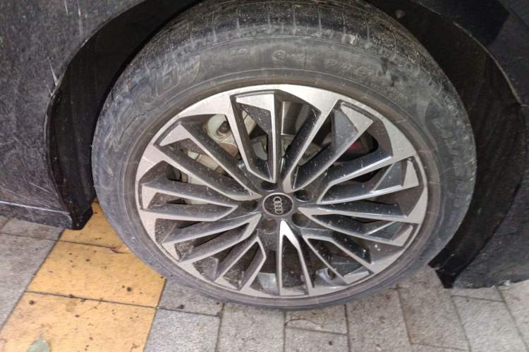 Used Audi A6L New Energy 2022 55 TFSI e quattro Right Front Wheel Hub