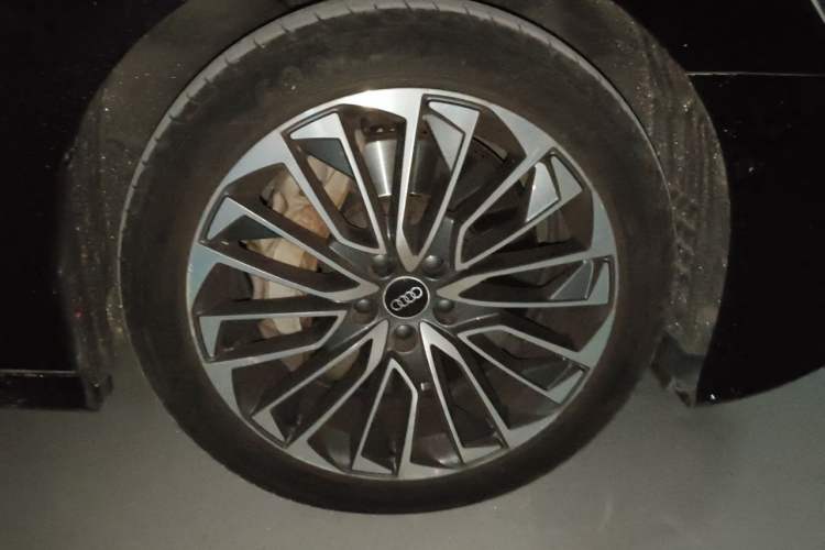 Used Audi A6L New Energy 2022 55 TFSI e quattro Right Front Wheel Hub