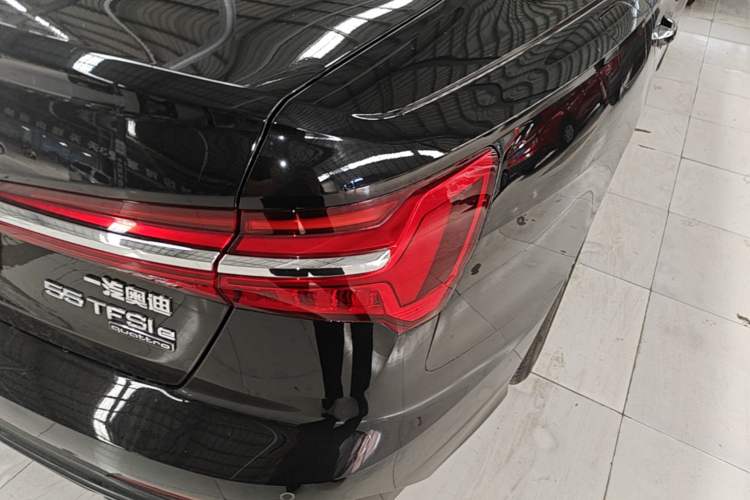 Used Audi A6L New Energy 2022 55 TFSI e quattro Right Rear Taillight