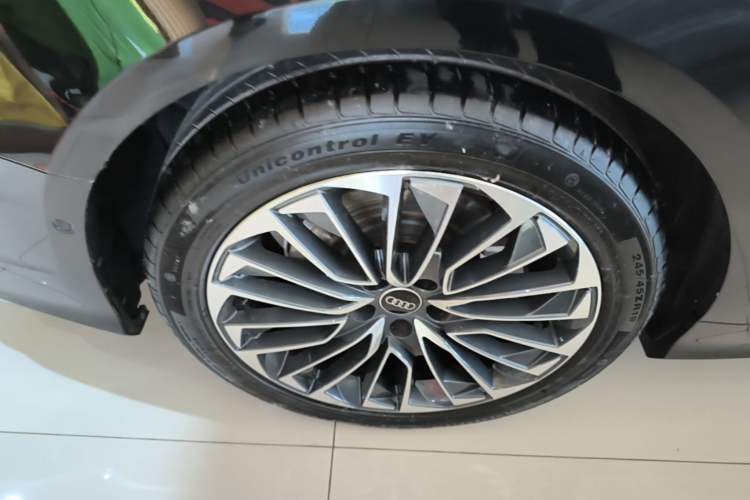 Used Audi A6L New Energy 2022 55 TFSI e quattro Right Rear Wheel Hub