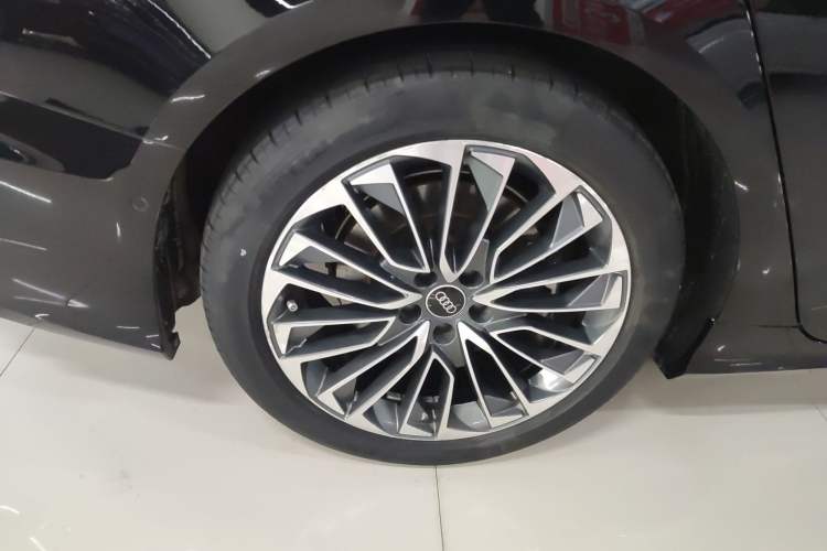 Used Audi A6L New Energy 2022 55 TFSI e quattro Right Rear Wheel Hub