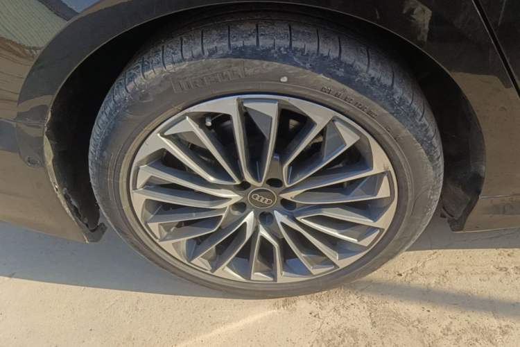 Used Audi A6L New Energy 2022 55 TFSI e quattro Right Rear Wheel Hub