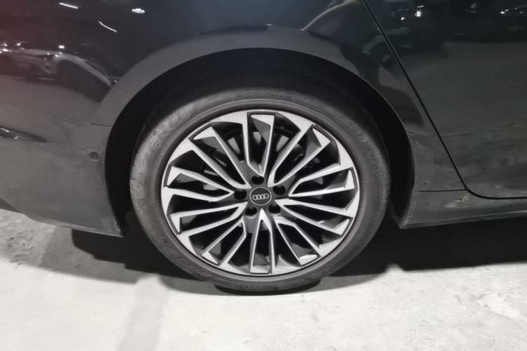 Used Audi A6L New Energy 2022 55 TFSI e quattro Right Rear Wheel Hub