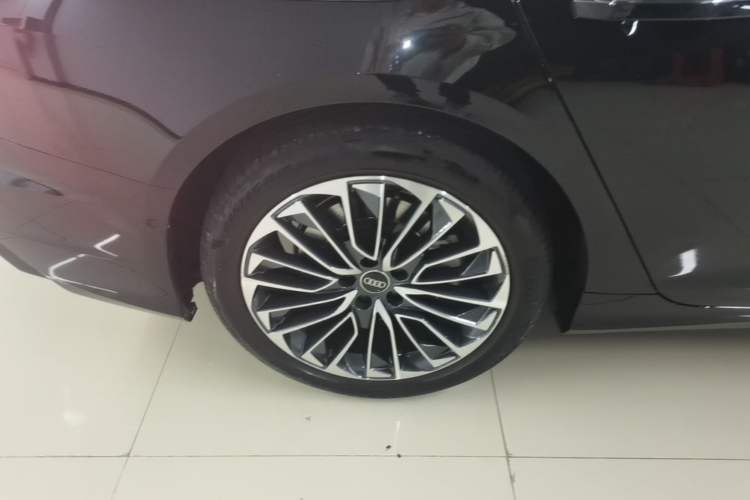 Used Audi A6L New Energy 2022 55 TFSI e quattro Right Rear Wheel Hub
