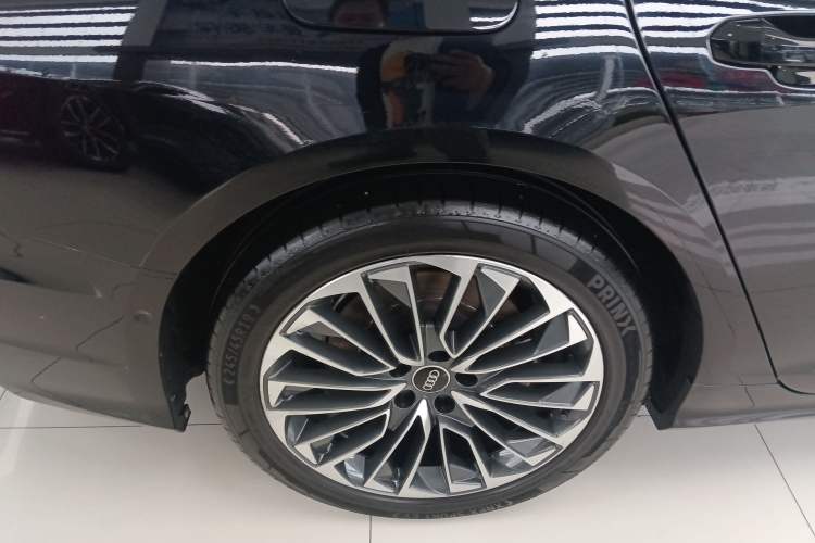 Used Audi A6L New Energy 2022 55 TFSI e quattro Right Rear Wheel Hub