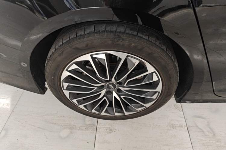 Used Audi A6L New Energy 2022 55 TFSI e quattro Right Rear Wheel Hub