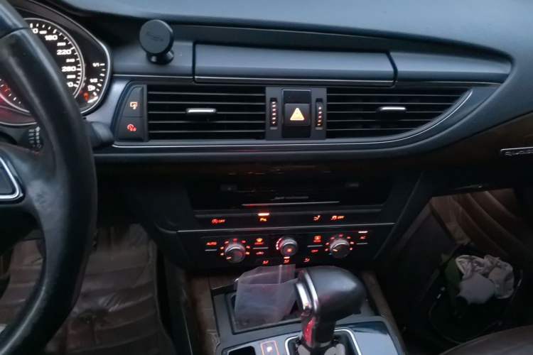 Used Audi A7 2012 3.0TFSI quattro Comfort Edition Audio And AC Panel