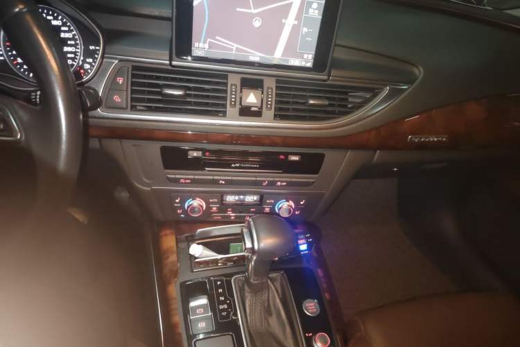 Used Audi A7 2012 3.0TFSI quattro Luxury Edition Audio And AC Panel