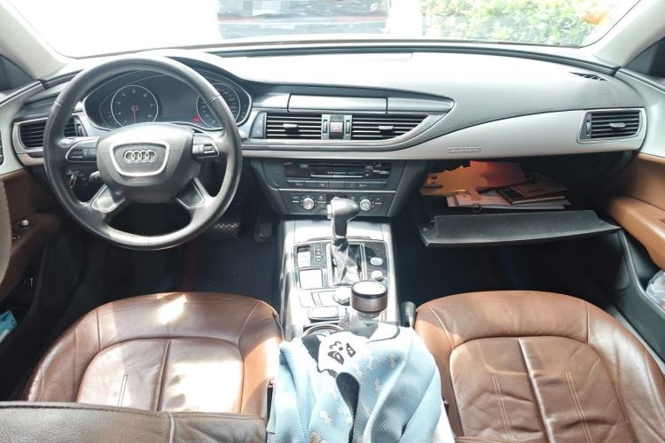 Used Audi A7 2012 2.8FSI quattro Ambition model Center Console