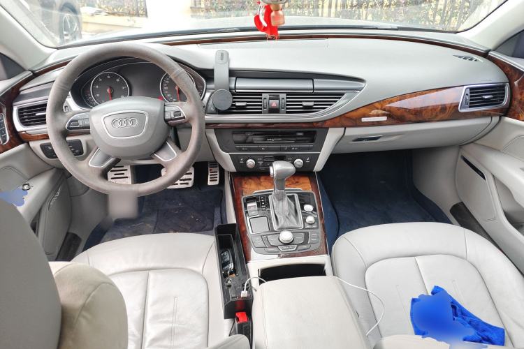 Used Audi A7 2012 2.8FSI quattro Ambition model Center Console