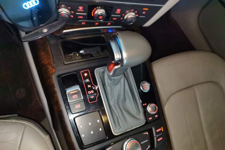Used Audi A7 2012 3.0TFSI quattro Comfort Edition Gear Lever