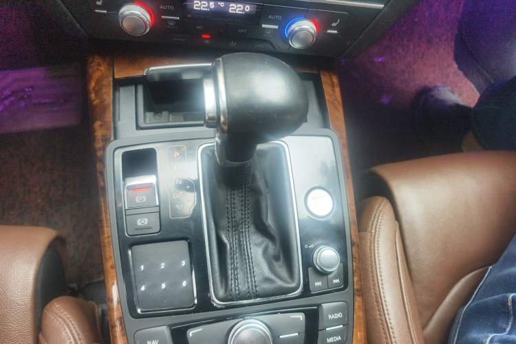 Used Audi A7 2012 3.0TFSI quattro Comfort Edition Gear Lever