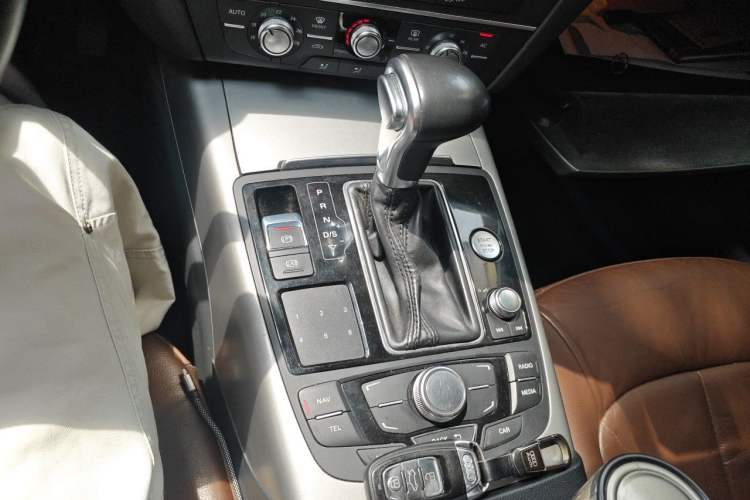 Used Audi A7 2012 2.8FSI quattro Ambition model Gear Lever