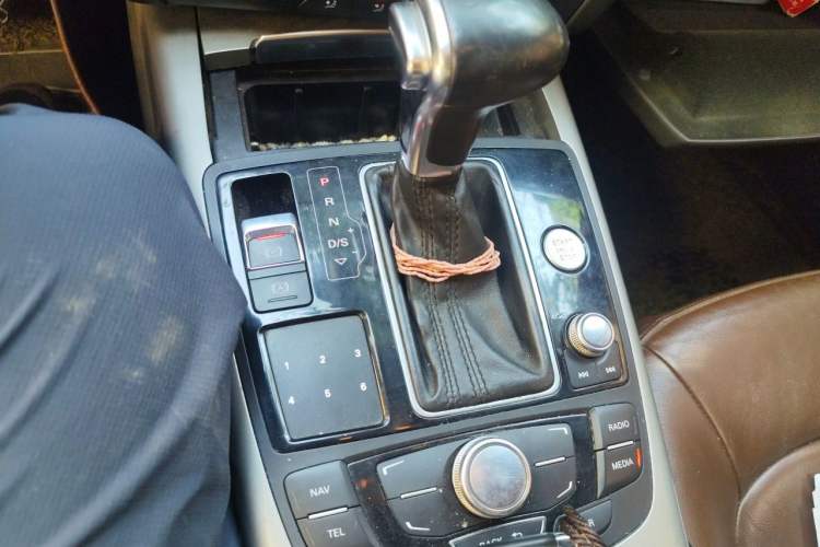 Used Audi A7 2012 2.8FSI quattro Ambition model Gear Lever