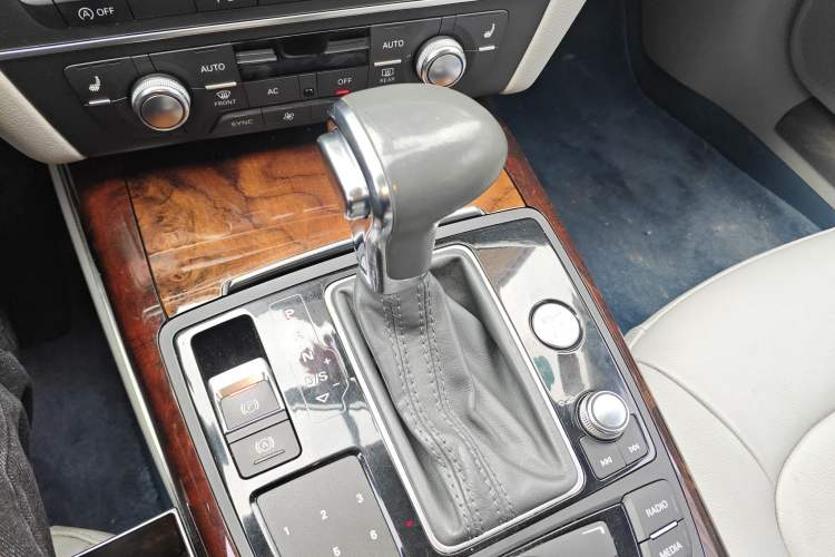 Used Audi A7 2012 2.8FSI quattro Ambition model Gear Lever