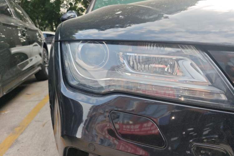 Used Audi A7 2012 2.8FSI quattro Ambition model Right Front Headlight