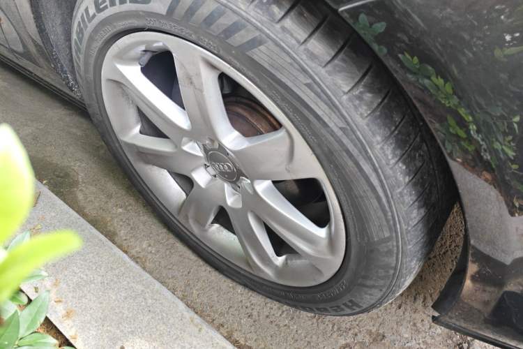 Used Audi A7 2012 2.8FSI quattro Ambition model Right Front Wheel Hub