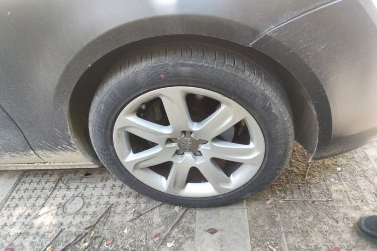 Used Audi A7 2012 2.8FSI quattro Ambition model Right Front Wheel Hub