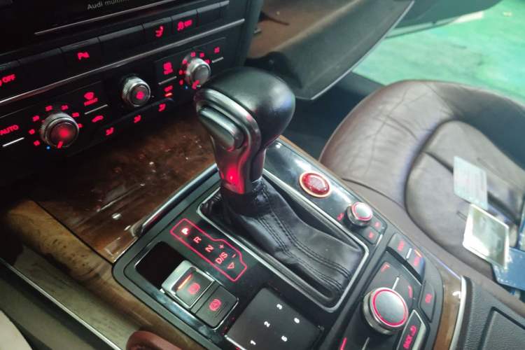 Used Audi A7 2012 3.0TFSI quattro Comfort Edition Gear Lever