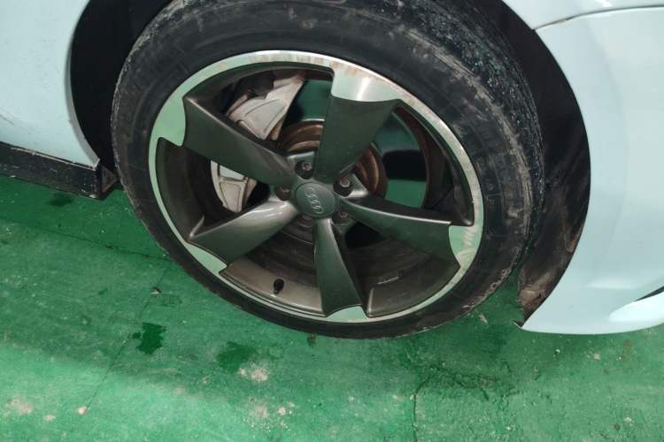 Used Audi A7 2012 3.0TFSI quattro Comfort Edition Right Front Wheel Hub