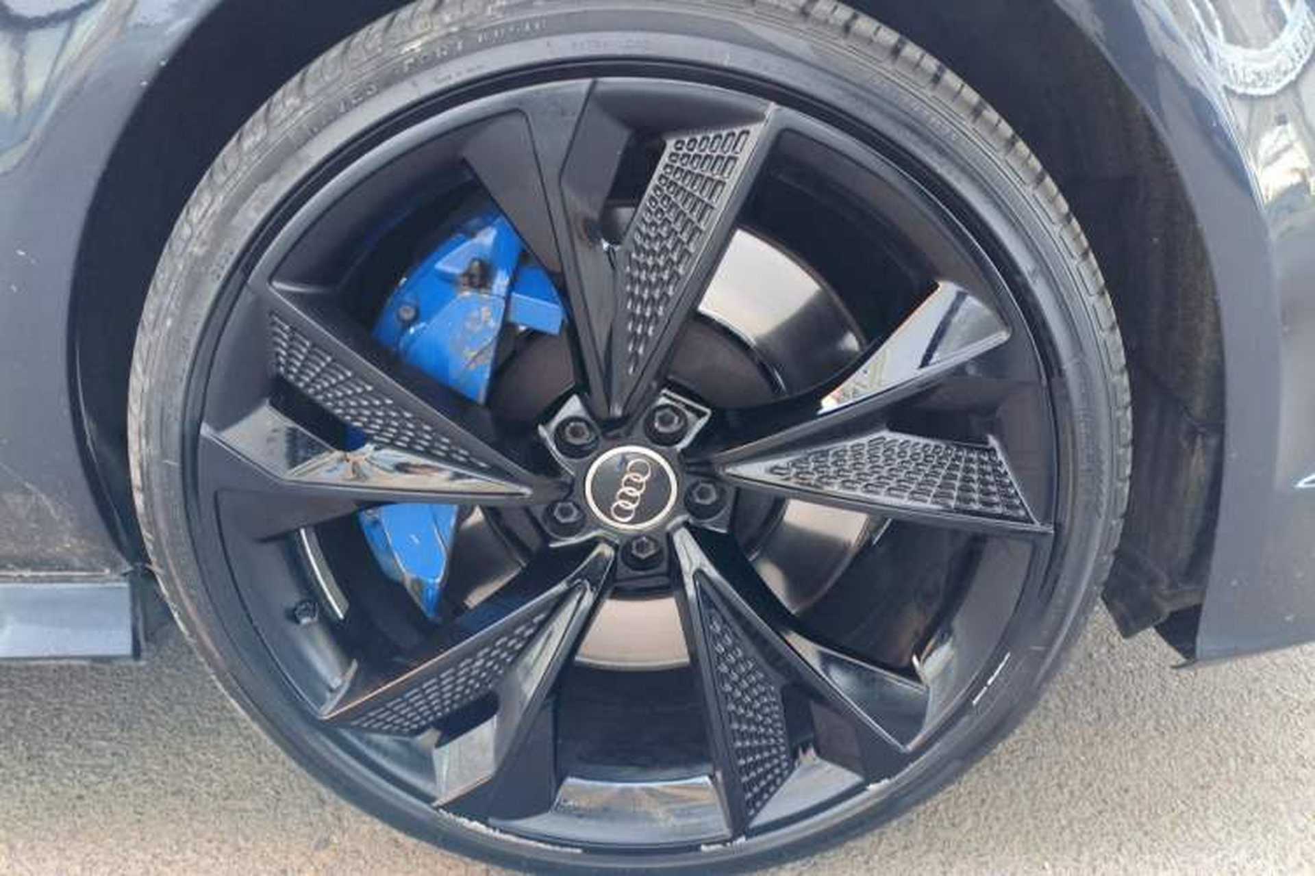 Used Audi A7 2012 2.8FSI quattro Ambition model Right Front Wheel Hub