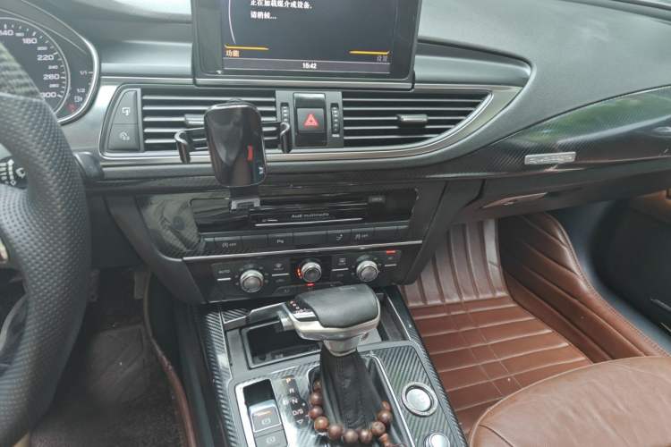 Used Audi A7 2012 2.8FSI quattro Ambition model Audio And AC Panel
