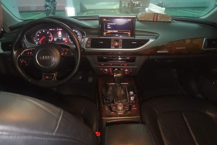 Used Audi A7 2012 3.0TFSI quattro Comfort Edition Center Console
